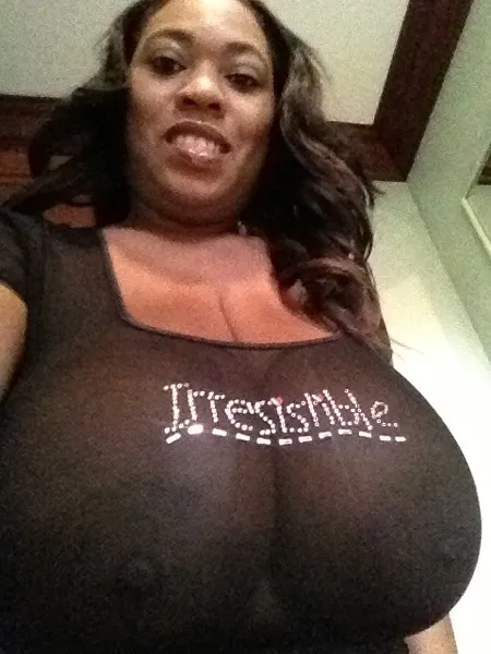 Live sex webcam photo for HugeTaTas69 #1698012