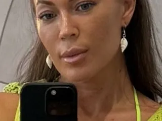 Live sex webcam photo for LovelyEileen #8121293