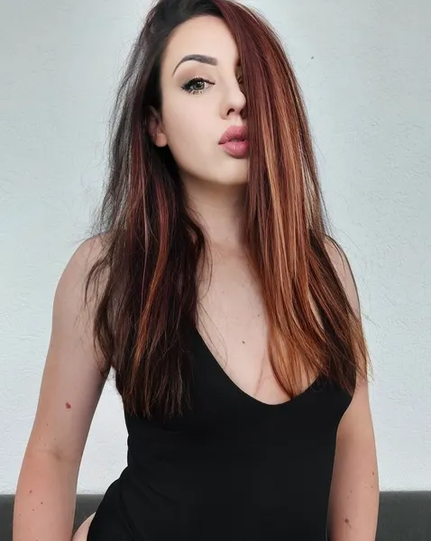 Live sex webcam photo for AliyahMuslim #3595343