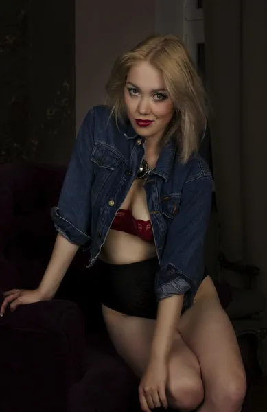 Live sex webcam photo for Snowwhite18 #2076791