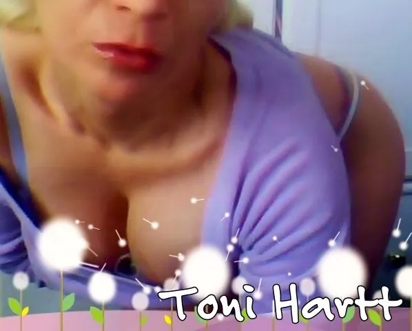 Live sex webcam photo for ToniHartt #2109702