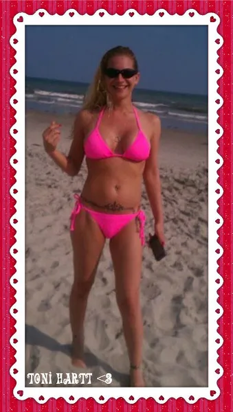 Live sex webcam photo for ToniHartt #2109645