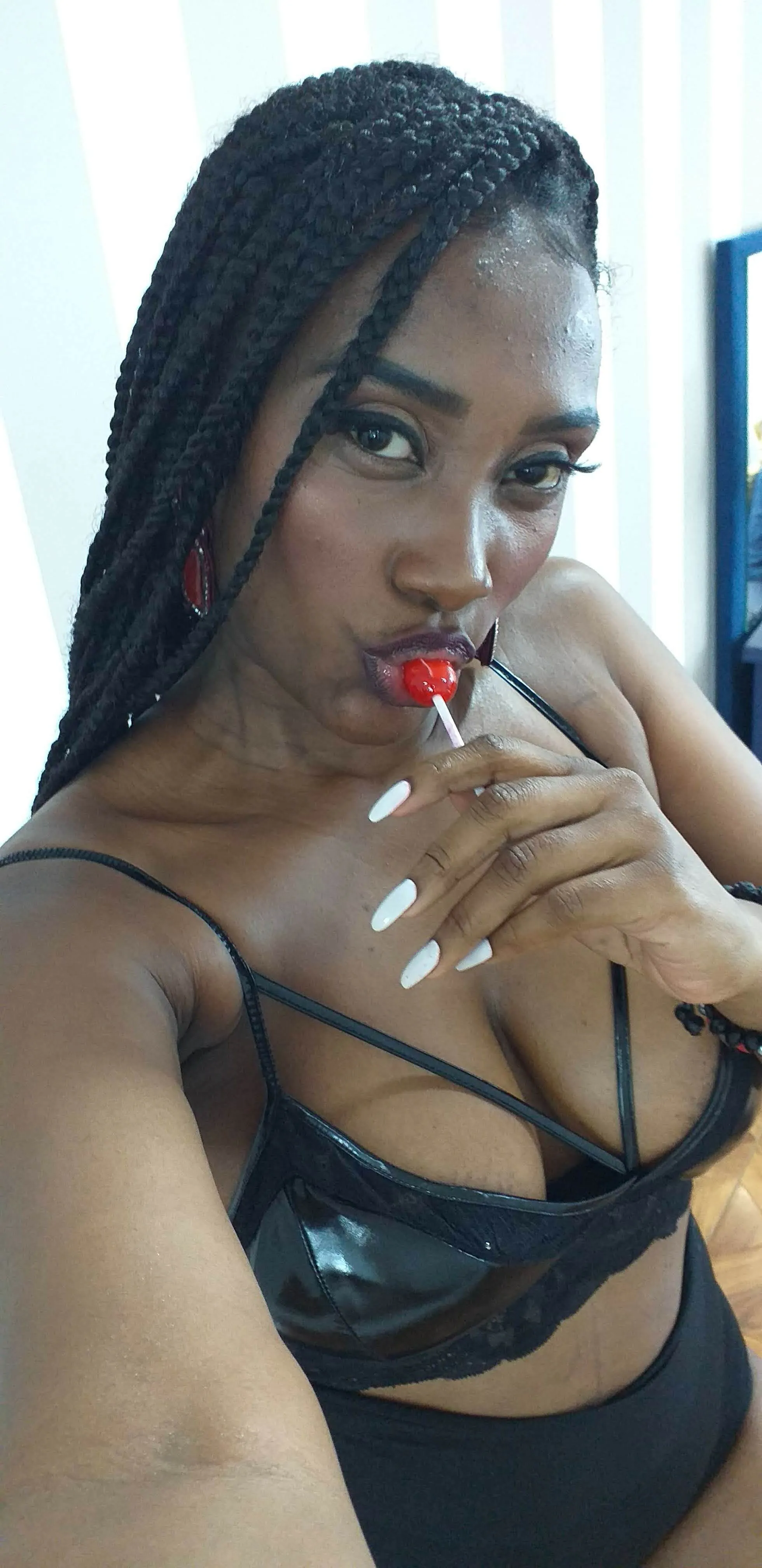 Live sex webcam photo for MissColette #7345598