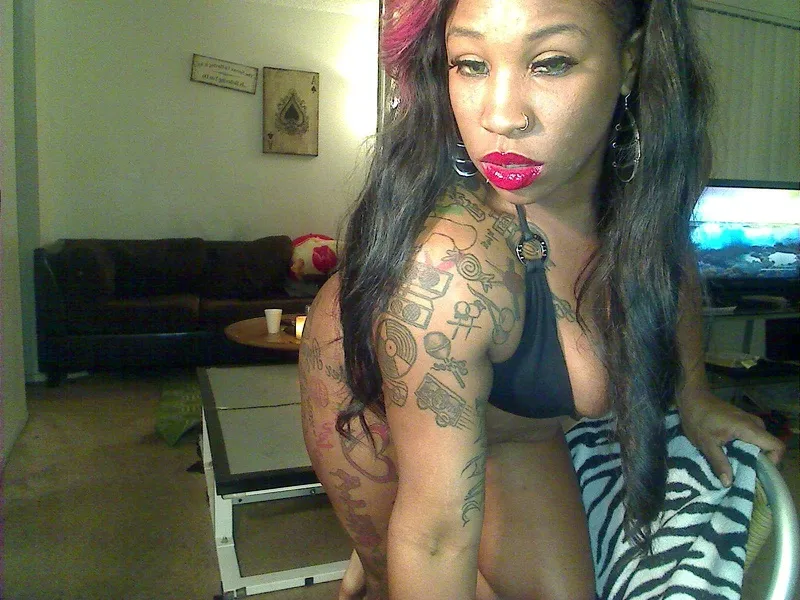 Live sex webcam photo for MistressPrettyThick1000 #2367133