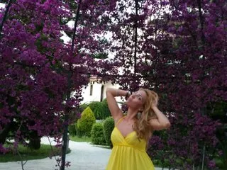 Live sex webcam photo for blondeangel_4u2 #8104317