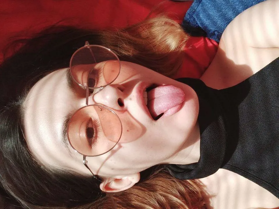 Live sex webcam photo for DontTellUrWife #2953773