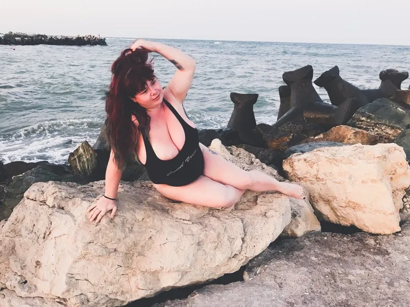 Live sex webcam photo for RoxanneM #1846056