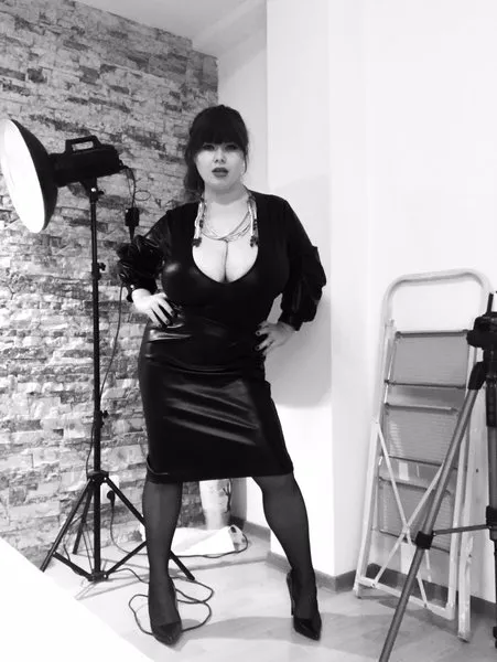 Live sex webcam photo for RoxanneM #5877349