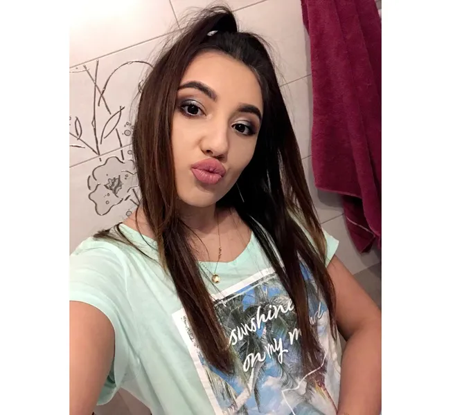 Live sex webcam photo for Roxy_Jenson #2285491