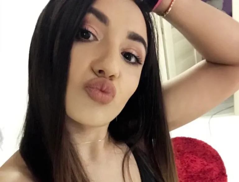 Live sex webcam photo for Roxy_Jenson #2285490