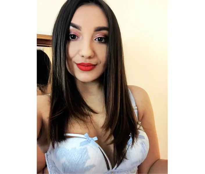 Live sex webcam photo for Roxy_Jenson #2285500