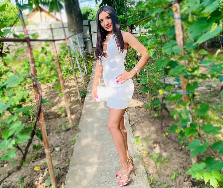 Live sex webcam photo for Roxy_Jenson #2285496