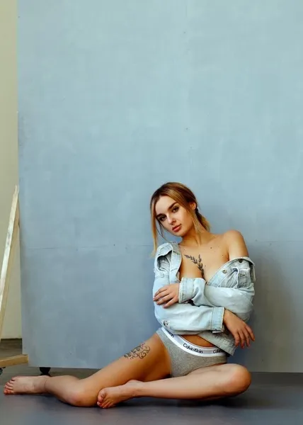 Live sex webcam photo for MiaKaralina #1698446