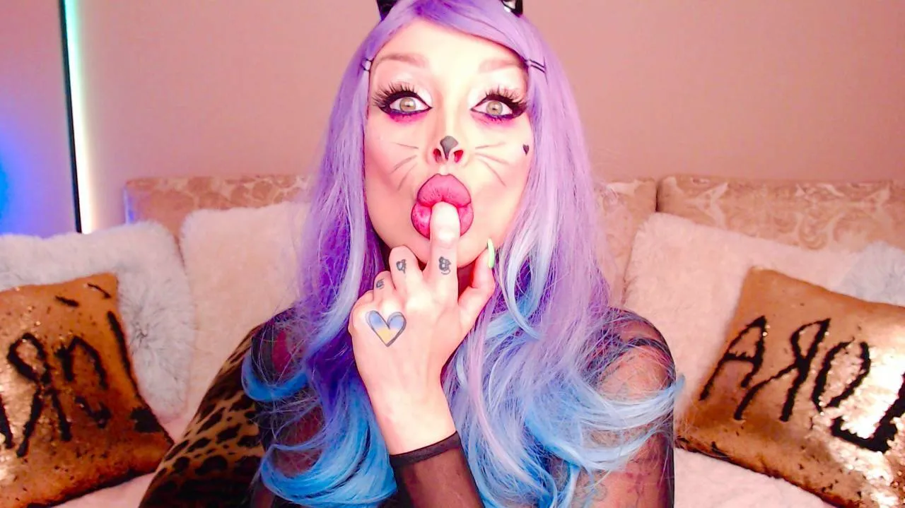 Live sex webcam photo for LoraFlower #7883686