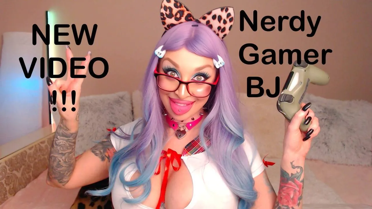 Live sex webcam photo for LoraFlower #7883774