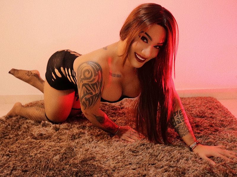 Live sex webcam photo for Sahara9inchss #2346380