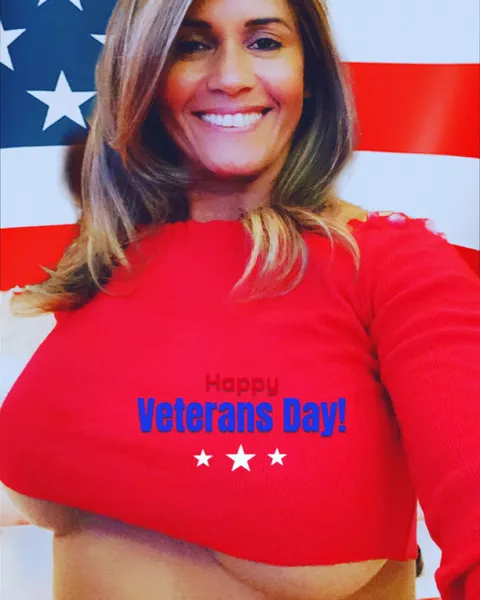 Live sex webcam photo for Gina_Gold #6065500