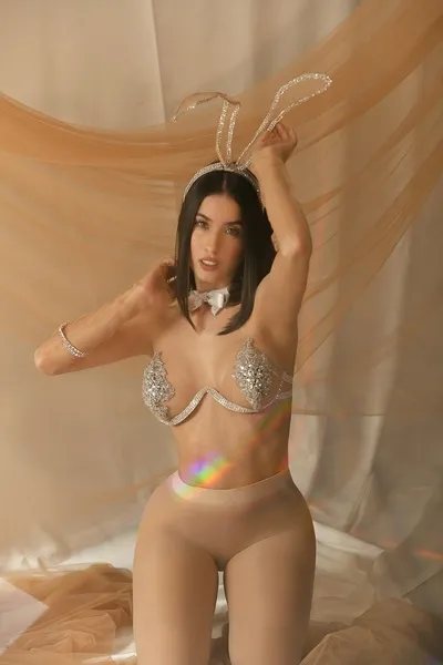 Live sex webcam photo for LeilaLeduc #4085571