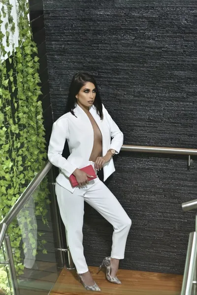 Live sex webcam photo for LeilaLeduc #4085526