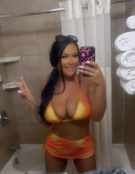 Live sex webcam photo for EroticErika718 #6352572