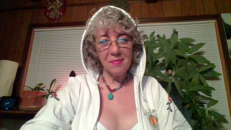 Live sex webcam photo for MoonGoddess62 #2537177