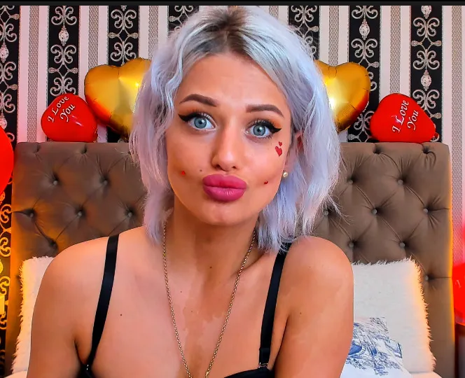 Live sex webcam photo for SarraFoxx #1884649