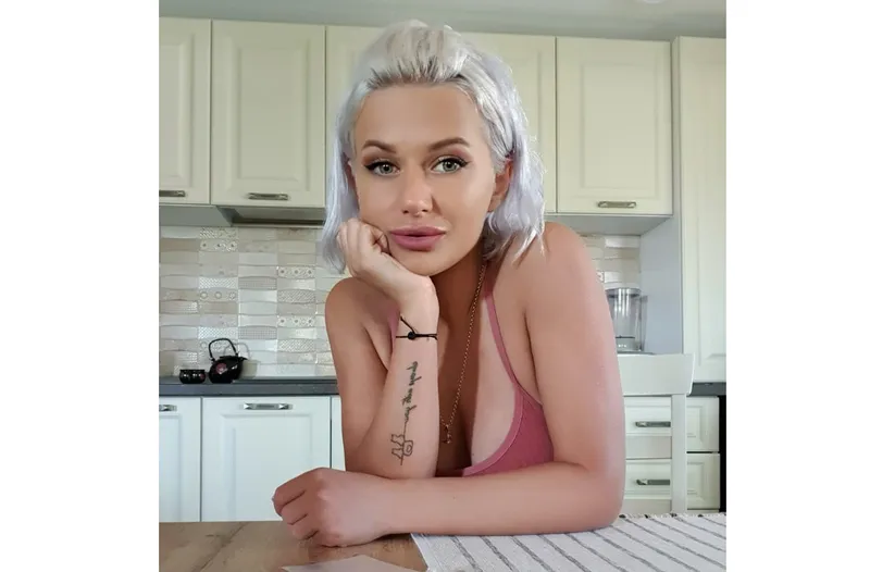 Live sex webcam photo for SarraFoxx #2255688