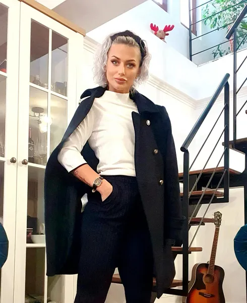 Live sex webcam photo for SarraFoxx #2255699