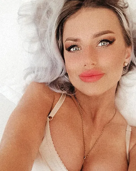 Live sex webcam photo for SarraFoxx #2255672