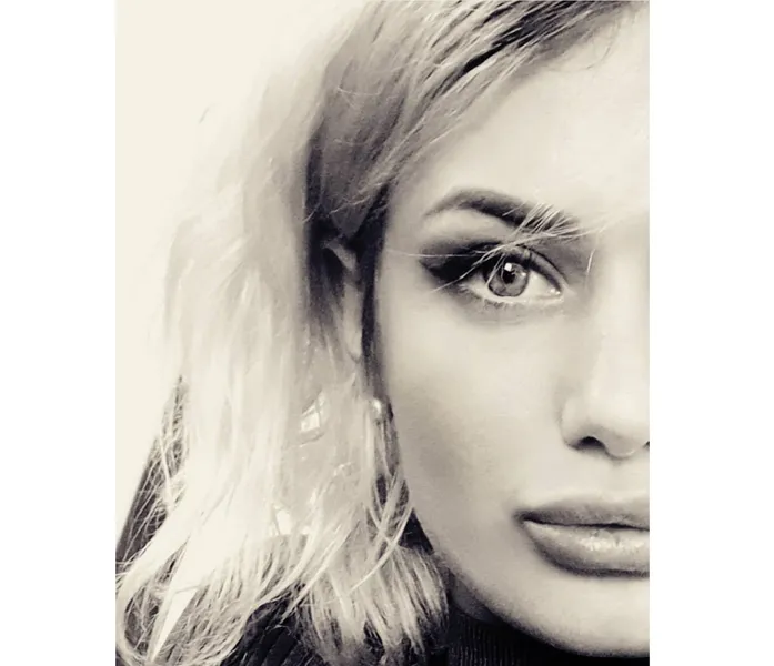 Live sex webcam photo for SarraFoxx #2255691