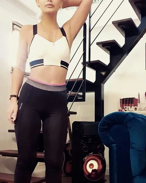 Live sex webcam photo for SarraFoxx #2255704