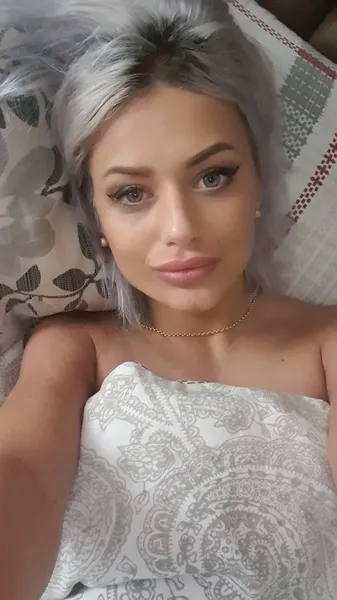 Live sex webcam photo for SarraFoxx #2204500