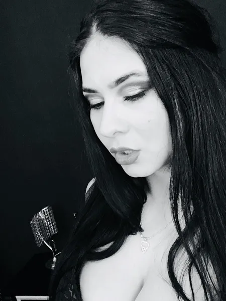 Live sex webcam photo for KellyWildTS #1867509