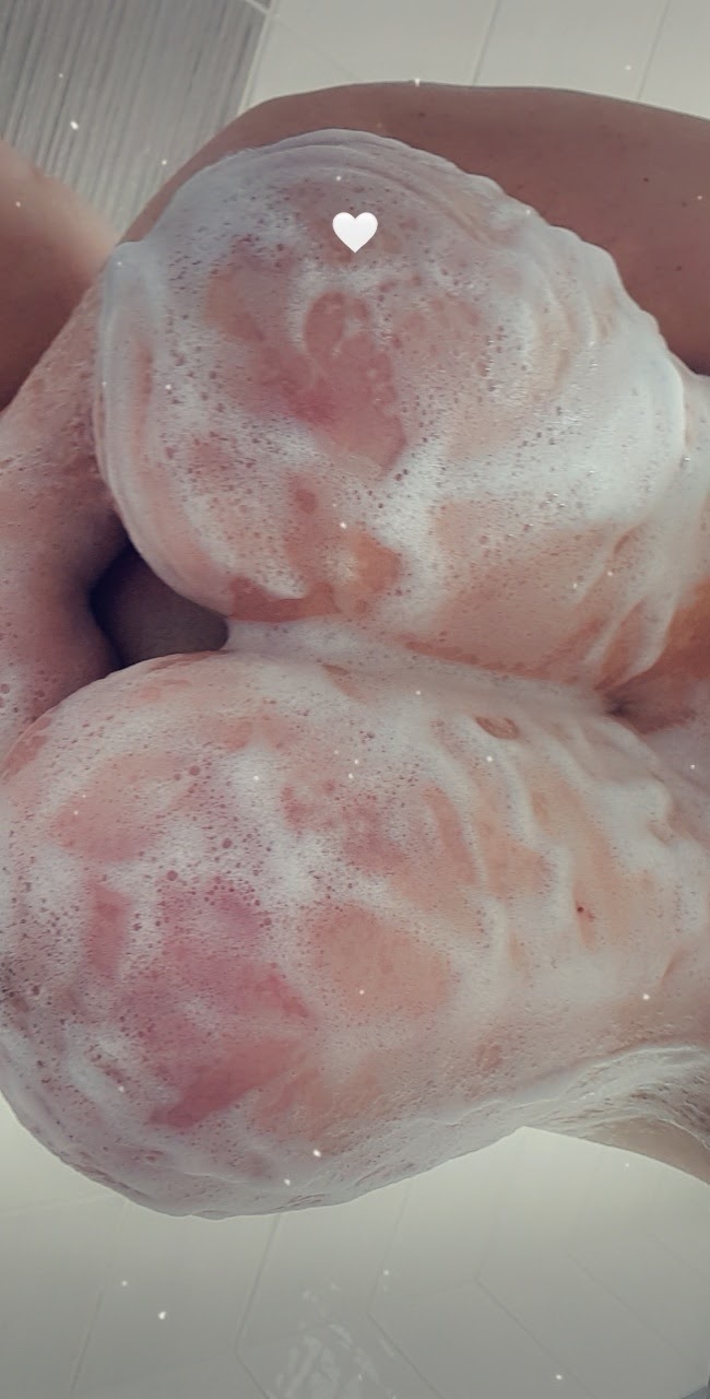 Live sex webcam photo for DesireHugeBoobs #6019177