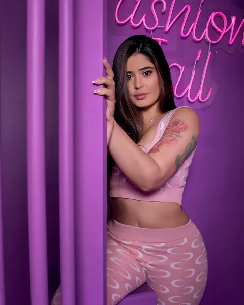 Live sex webcam photo for SammyLee #2947993