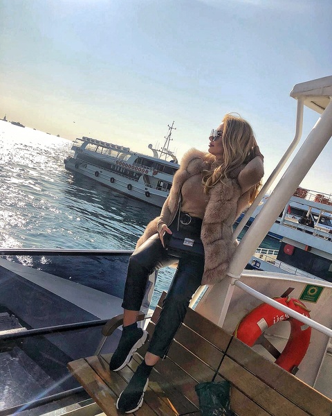 Live sex webcam photo for AylinSkyX #1850606