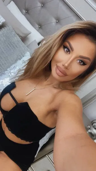 Live sex webcam photo for AylinSkyX #2633619