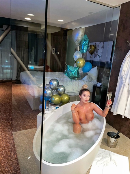 Live sex webcam photo for AylinSkyX #1850717