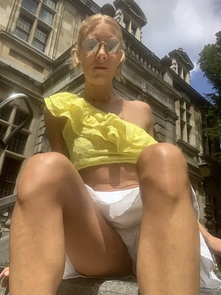 Live sex webcam photo for Lola1981 #5423645