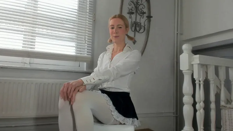 Live sex webcam photo for Lola1981 #3085722