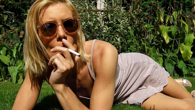 Live sex webcam photo for Lola1981 #2503880