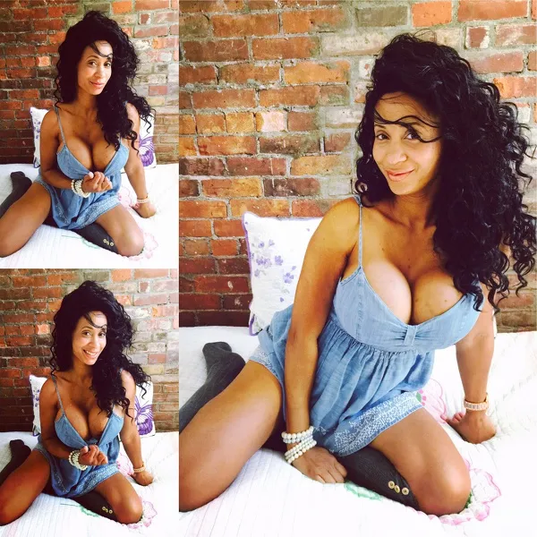 Live sex webcam photo for GloriaLamour_Official #7970472