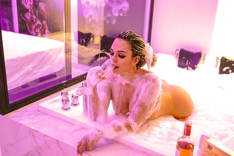 Live sex webcam photo for AnnieConnors #7959149