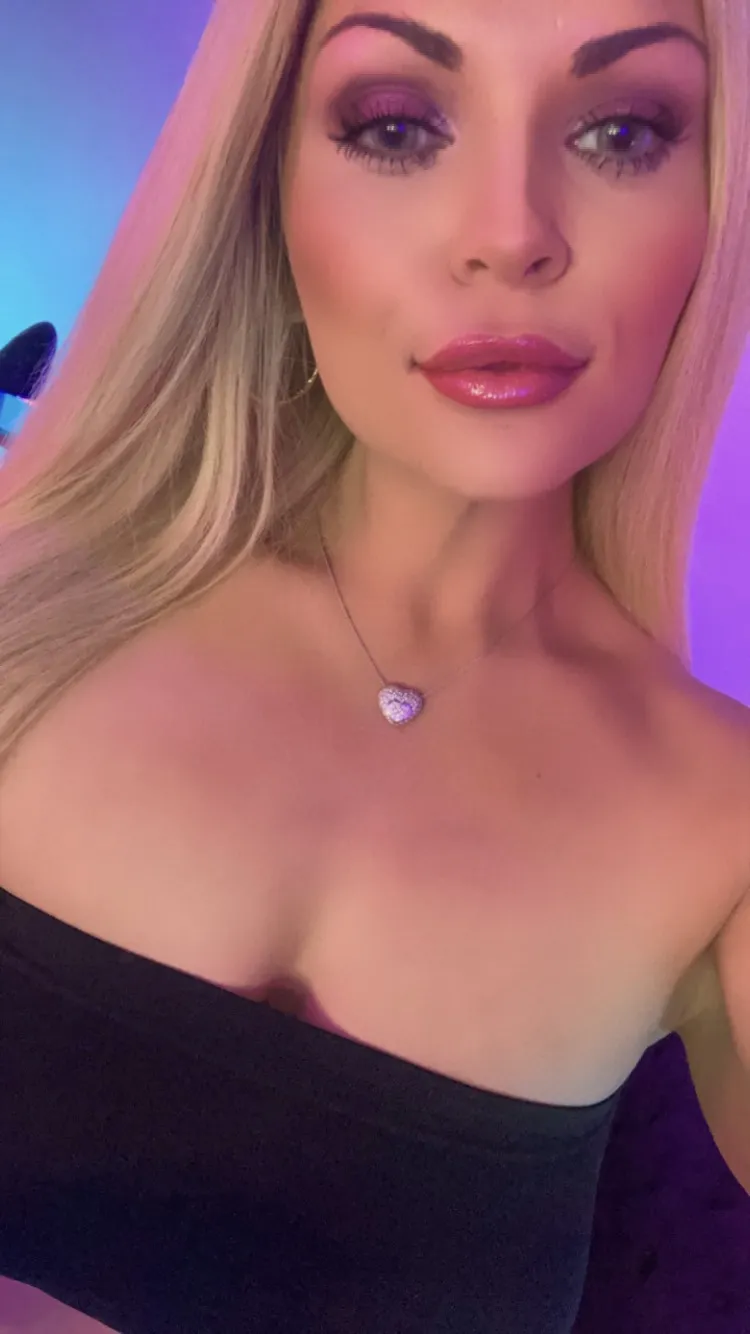 Live sex webcam photo for NatashaBangs #7803222