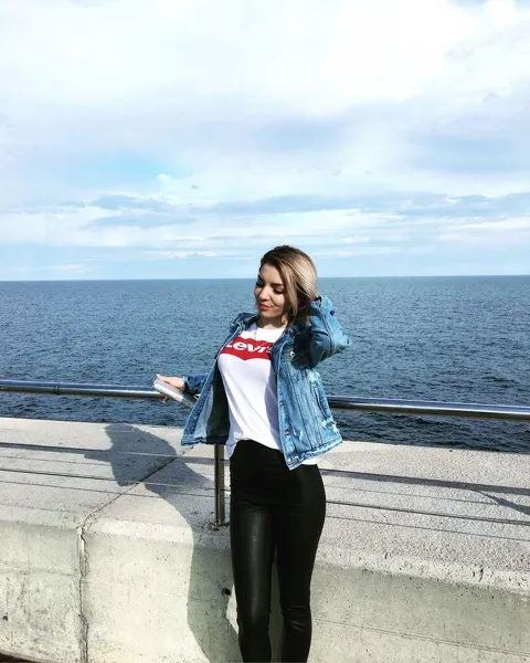 Live sex webcam photo for GlamorousHillary #1692134