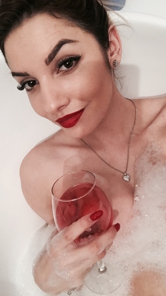 Live sex webcam photo for GlamorousHillary #1692144