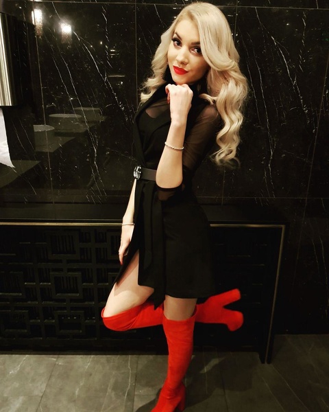 Live sex webcam photo for GlamorousHillary #1692139