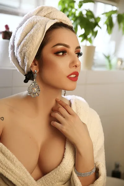 Live sex webcam photo for GlamorousHillary #1692192