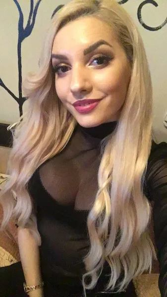 Live sex webcam photo for GlamorousHillary #1692138