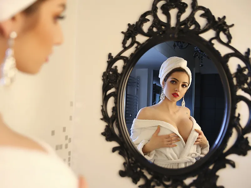 Live sex webcam photo for GlamorousHillary #1692193